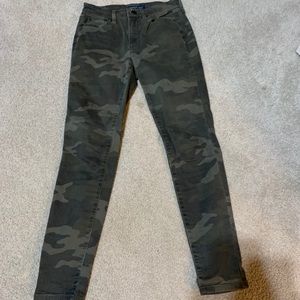 Aeropostale camo high-waisted jeggong